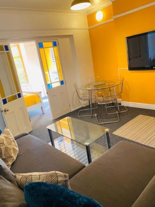 Goldcroft Villa Abertillery Exteriör bild